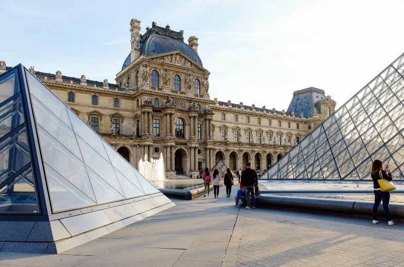 palais du louvre